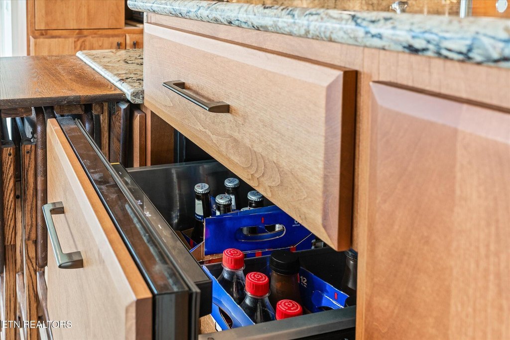 Crossville, Tennessee, 38558, United States, 4 Bedrooms Bedrooms, ,2.5 BathroomsBathrooms,Residential,Forsale,1929843