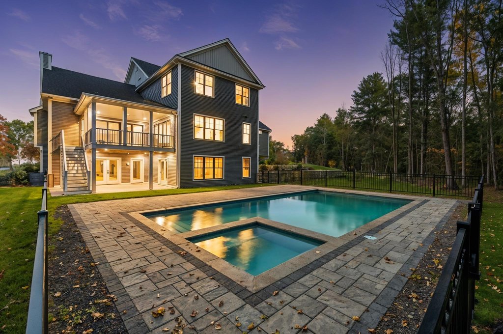 Newington, New Hampshire, 03801, United States, 4 Bedrooms Bedrooms, ,4.5 BathroomsBathrooms,Residential,Forsale,2002401