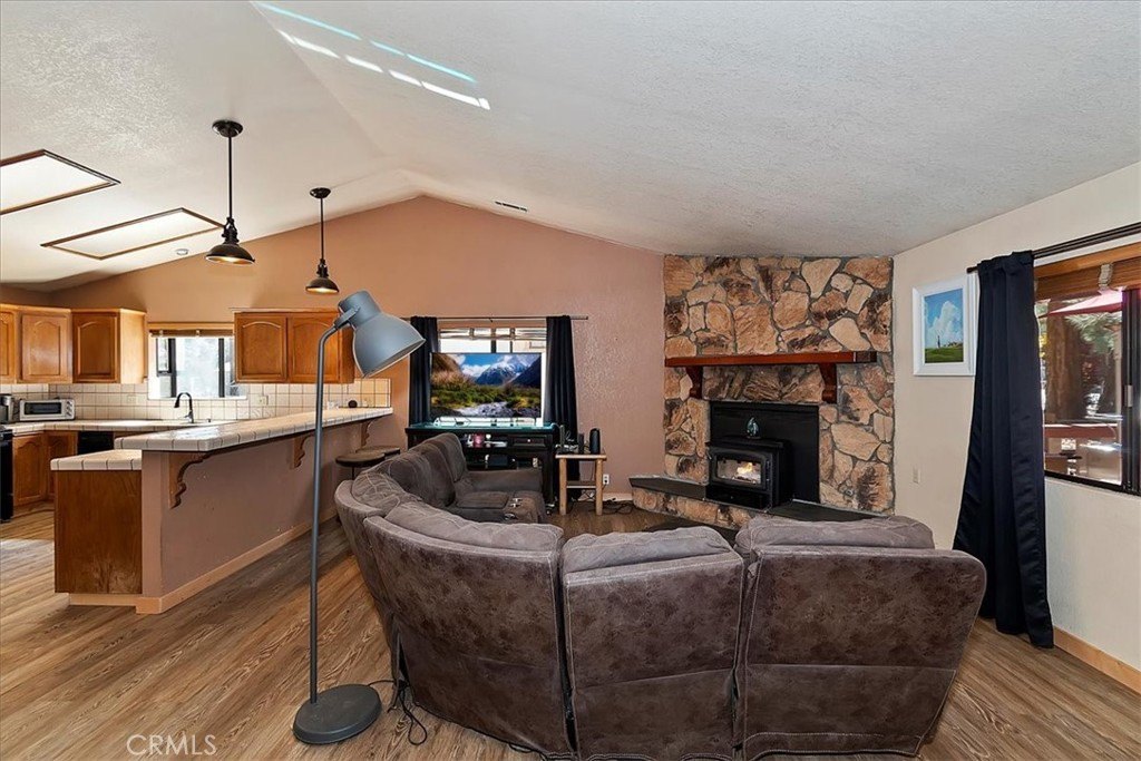 Big Bear, California, 92314, United States, 4 Bedrooms Bedrooms, ,2 BathroomsBathrooms,Residential,Forsale,1992749