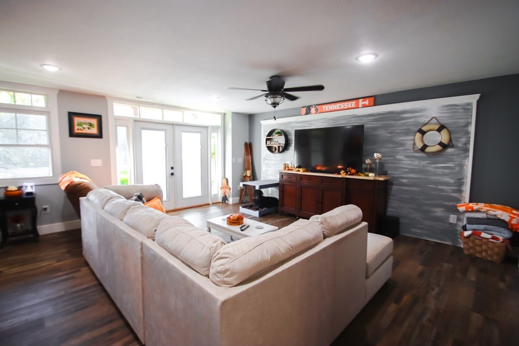 Walling, Tennessee, 38587, United States, 3 Bedrooms Bedrooms, ,2.5 BathroomsBathrooms,Residential,Forsale,1996612