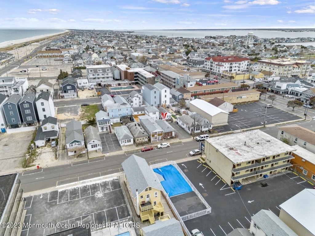 Seaside Heights, New Jersey, 08751, United States, 6 Bedrooms Bedrooms, ,3 BathroomsBathrooms,Residential,Forsale,2004842