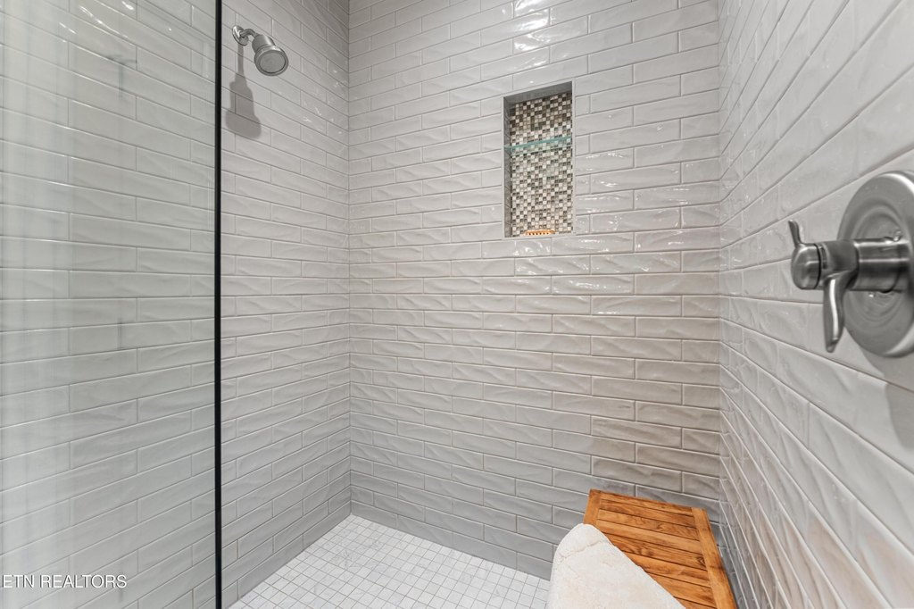 Crossville, Tennessee, 38558, United States, 4 Bedrooms Bedrooms, ,3 BathroomsBathrooms,Residential,Forsale,1952849