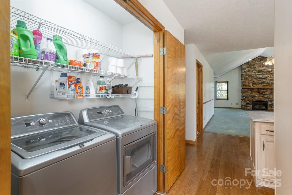 Hendersonville, North Carolina, 28792, United States, 3 Bedrooms Bedrooms, ,3 BathroomsBathrooms,Residential,Forsale,2004301