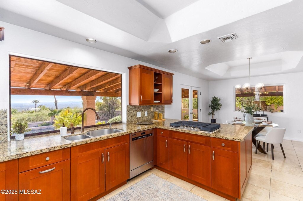 Tucson, Arizona, 85718, United States, 4 Bedrooms Bedrooms, ,3 BathroomsBathrooms,Residential,Forsale,1990373