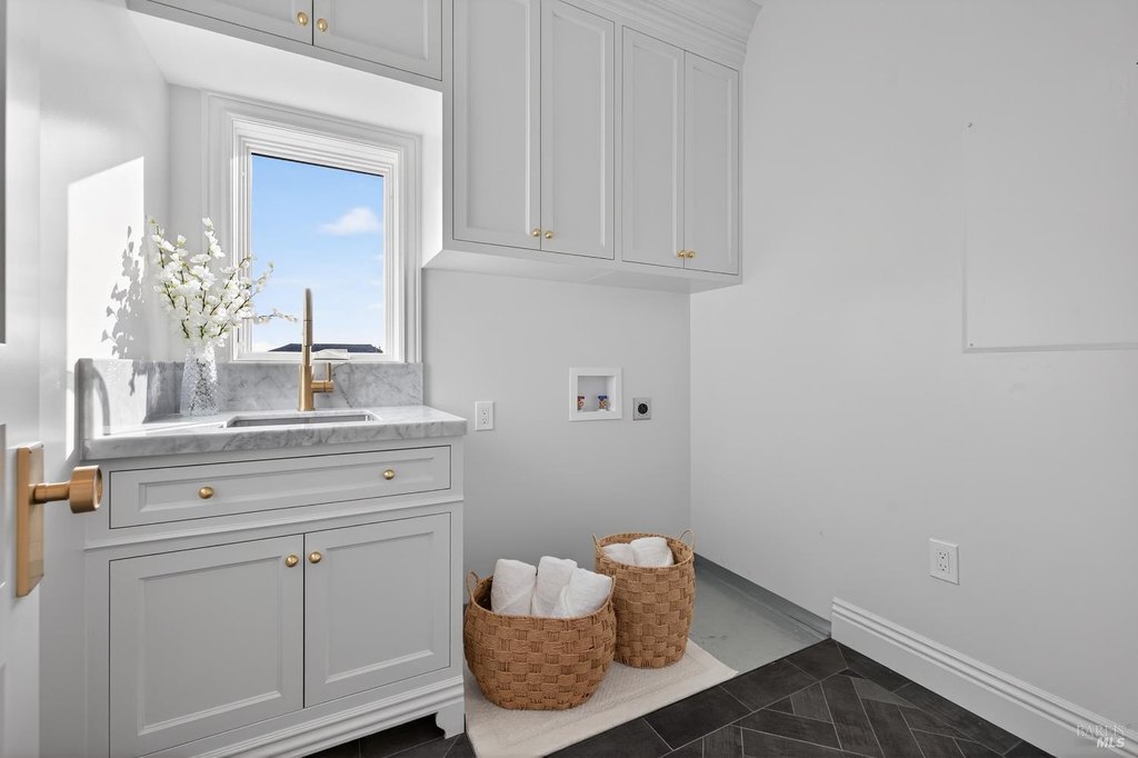 Santa Rosa, California, 95403, United States, 5 Bedrooms Bedrooms, ,4 BathroomsBathrooms,Residential,Forsale,2014494