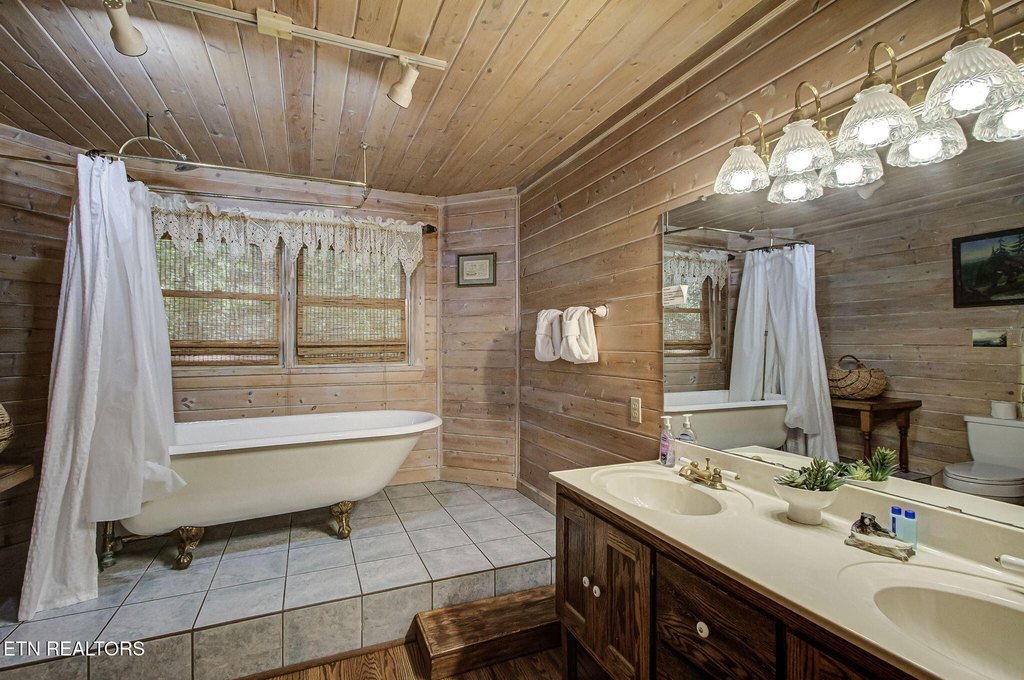 Sevierville, Tennessee, 37862, United States, 2 Bedrooms Bedrooms, ,3 BathroomsBathrooms,Residential,Forsale,1973611