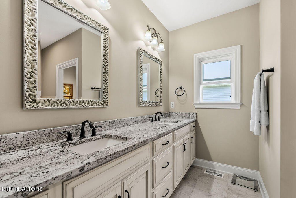 Loudon, Tennessee, 37774, United States, 3 Bedrooms Bedrooms, ,2 BathroomsBathrooms,Residential,Forsale,1999458