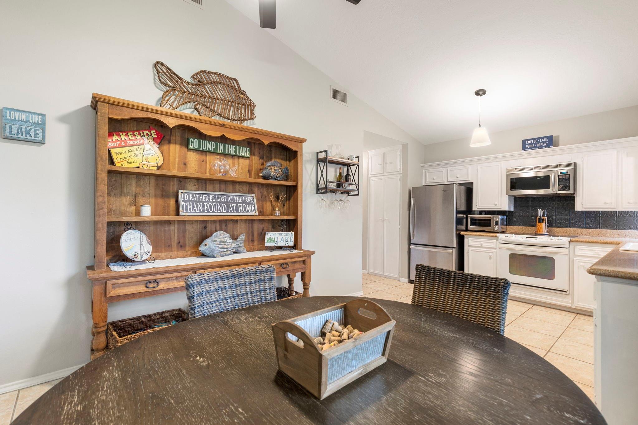 Huntsville, Texas, 77320, United States, 3 Bedrooms Bedrooms, ,3 BathroomsBathrooms,Residential,Forsale,1973441