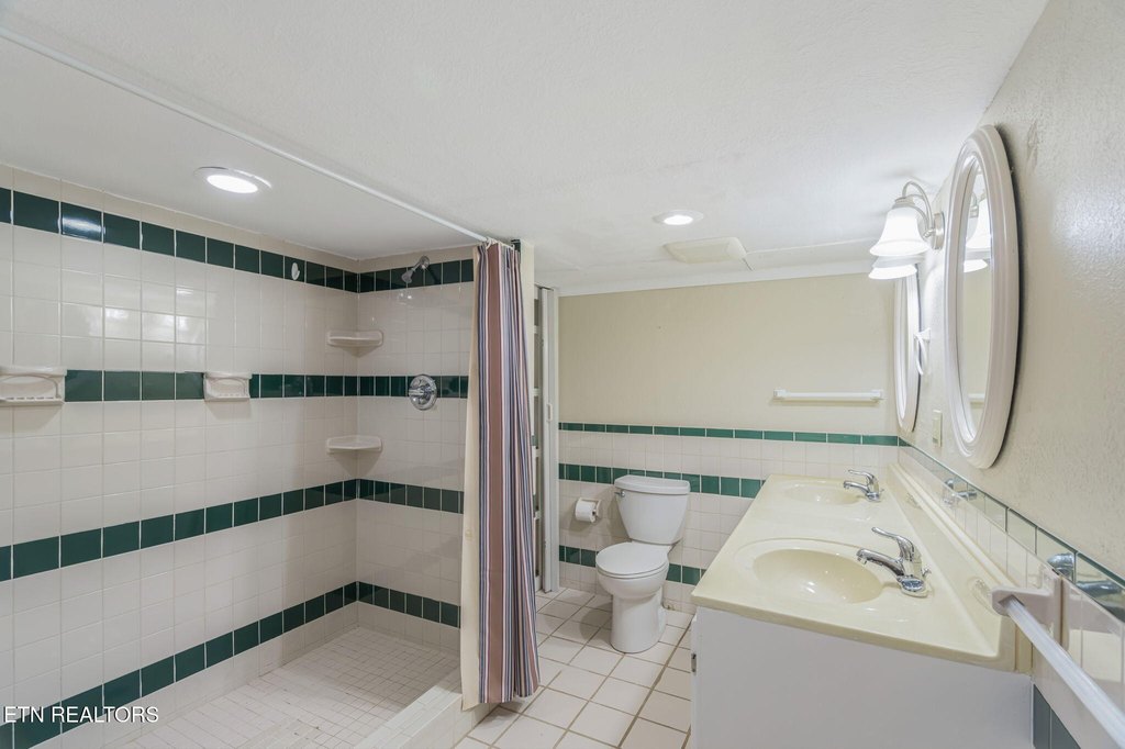 Lenoir City, Tennessee, 37772, United States, 3 Bedrooms Bedrooms, ,3 BathroomsBathrooms,Residential,Forsale,1973613