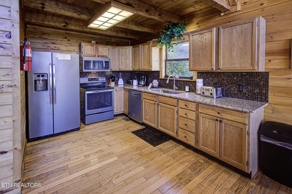 Sevierville, Tennessee, 37862, United States, 2 Bedrooms Bedrooms, ,3 BathroomsBathrooms,Residential,Forsale,1973610