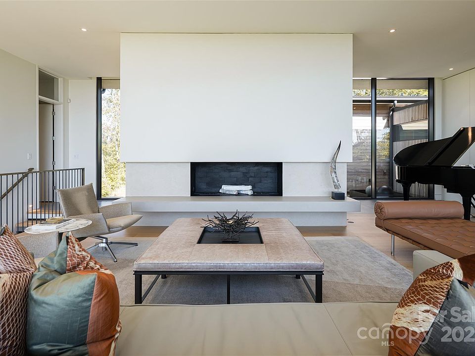 Asheville, North Carolina, 28804, United States, 4 Bedrooms Bedrooms, ,3 BathroomsBathrooms,Residential,Forsale,1986014