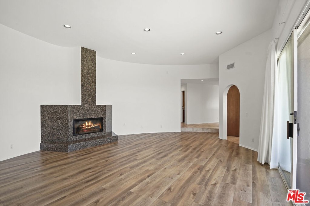 Malibu, California, 90265, United States, 4 Bedrooms Bedrooms, ,5 BathroomsBathrooms,Residential,Forsale,2001439