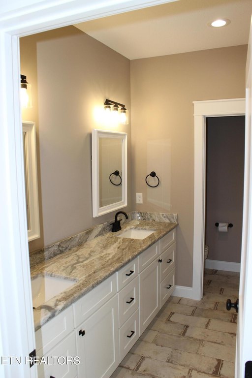 Madisonville, Tennessee, 37354, United States, 3 Bedrooms Bedrooms, ,3 BathroomsBathrooms,Residential,Forsale,1893807