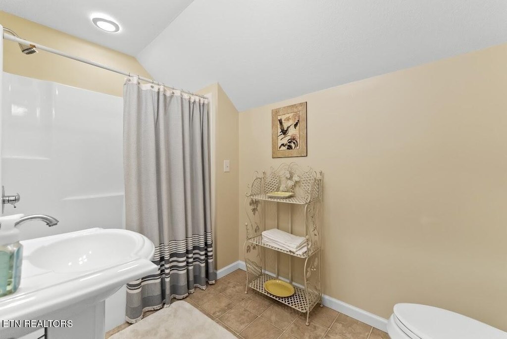 Pikeville, Tennessee, 37367, United States, 4 Bedrooms Bedrooms, ,3.5 BathroomsBathrooms,Residential,Forsale,1886011