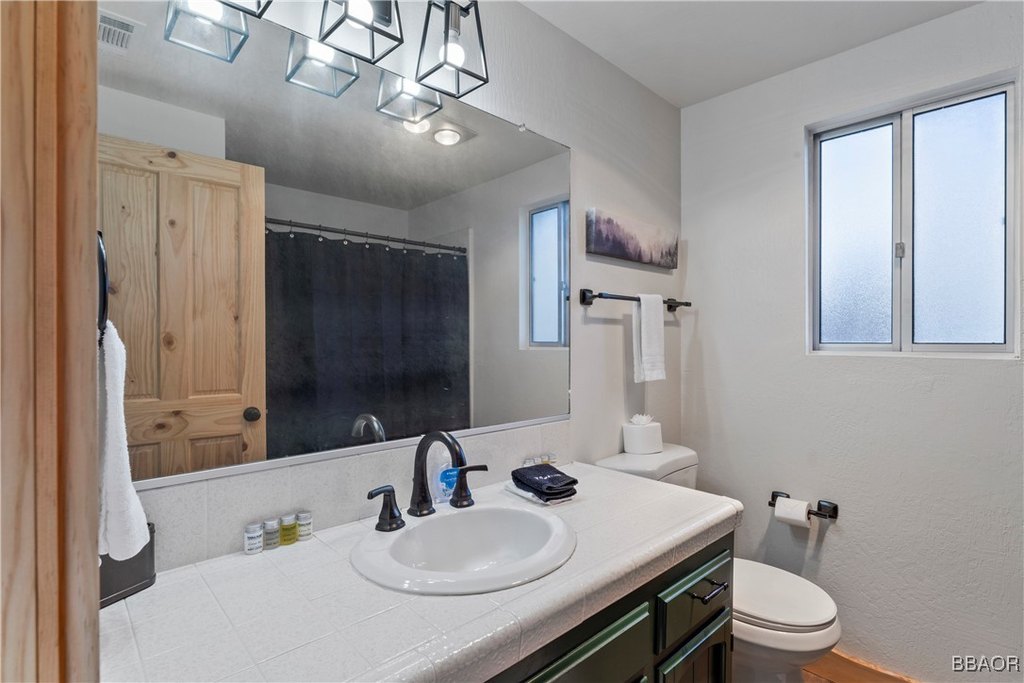 Lake Arrowhead, California, 92352, United States, 4 Bedrooms Bedrooms, ,3 BathroomsBathrooms,Residential,Forsale,1934022