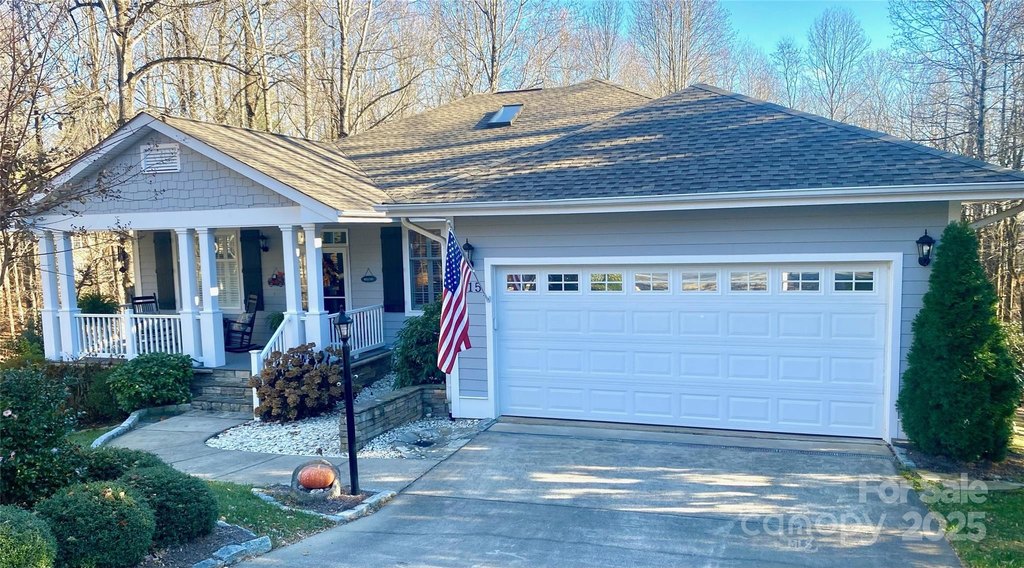 Flat Rock, North Carolina, 28731, United States, 3 Bedrooms Bedrooms, ,2.5 BathroomsBathrooms,Residential,Forsale,2004300