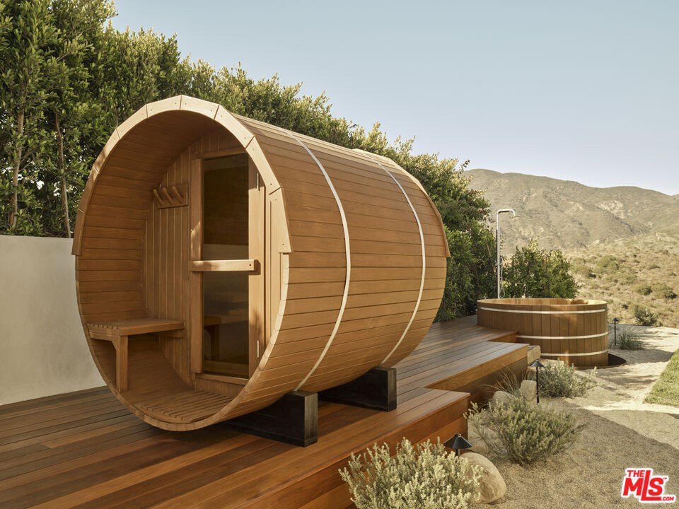 Malibu, California, 90265, United States, 4 Bedrooms Bedrooms, ,3.5 BathroomsBathrooms,Residential,Forsale,1922134