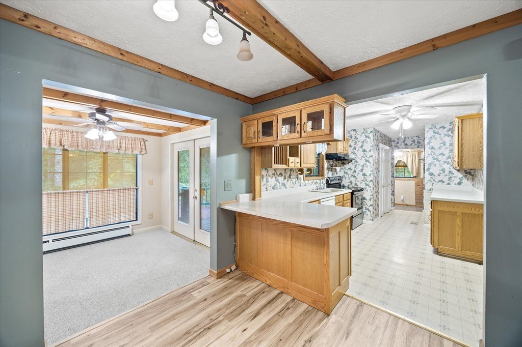 Byrdstown, Tennessee, 38549, United States, 4 Bedrooms Bedrooms, ,2.5 BathroomsBathrooms,Residential,Forsale,1929852