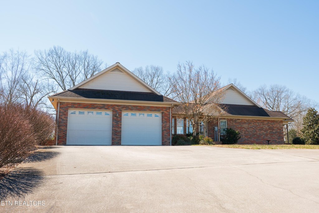 Sparta, Tennessee, 38583, United States, 6 Bedrooms Bedrooms, ,3 BathroomsBathrooms,Residential,Forsale,1885999