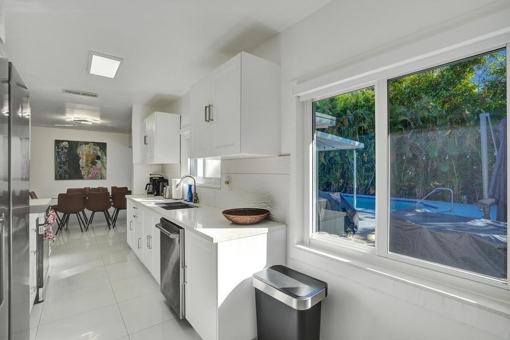 Miami, Florida, 33161, United States, 4 Bedrooms Bedrooms, ,3 BathroomsBathrooms,Residential,Forsale,1994092