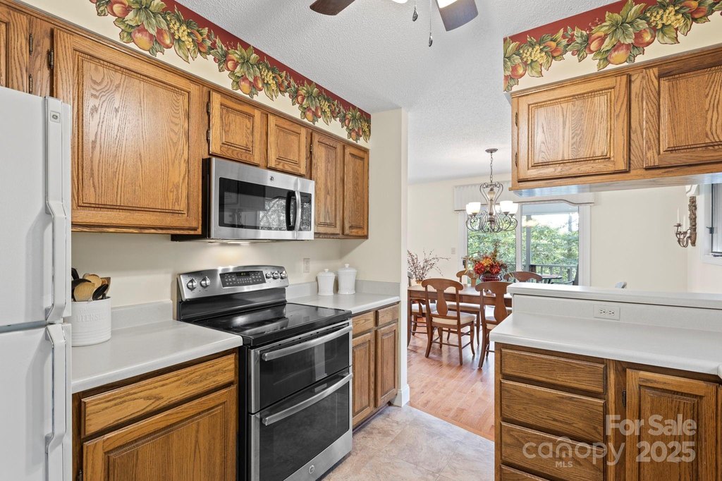 Flat Rock, North Carolina, 28731, United States, 4 Bedrooms Bedrooms, ,4 BathroomsBathrooms,Residential,Forsale,1985994