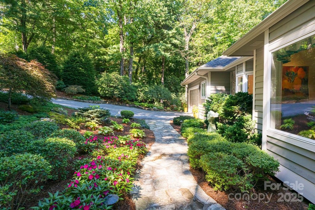 Flat Rock, North Carolina, 28731, United States, 3 Bedrooms Bedrooms, ,3.5 BathroomsBathrooms,Residential,Forsale,1985993