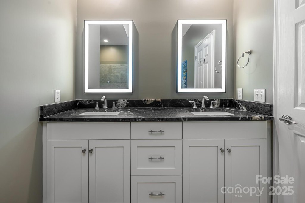 Flat Rock, North Carolina, 28731, United States, 3 Bedrooms Bedrooms, ,3.5 BathroomsBathrooms,Residential,Forsale,1985993