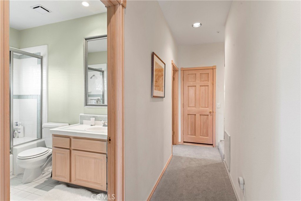 Lake Arrowhead, California, 92352, United States, 4 Bedrooms Bedrooms, ,2.5 BathroomsBathrooms,Residential,Forsale,1946613