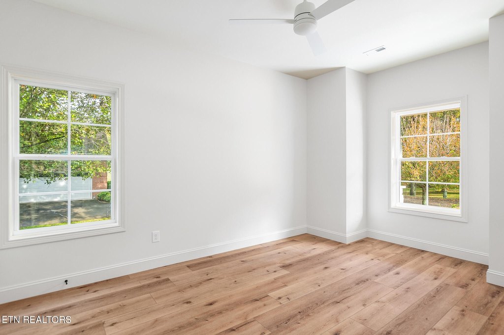 Clinton, Tennessee, 37716, United States, 3 Bedrooms Bedrooms, ,2 BathroomsBathrooms,Residential,Forsale,1999453