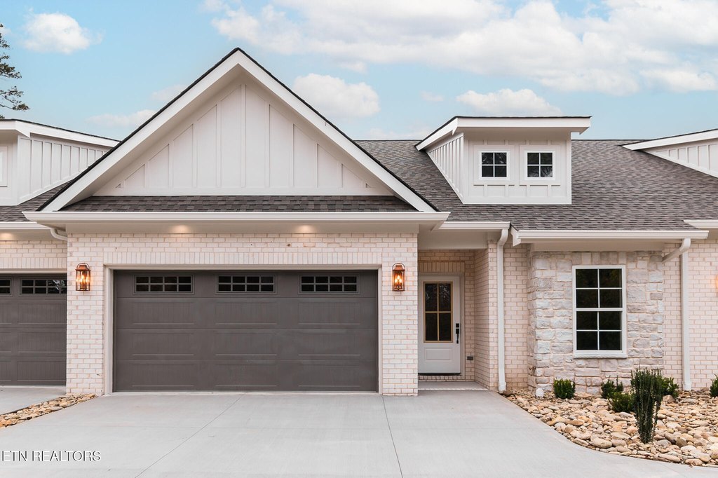 Clinton, Tennessee, 37716, United States, 3 Bedrooms Bedrooms, ,3 BathroomsBathrooms,Residential,Forsale,1999454