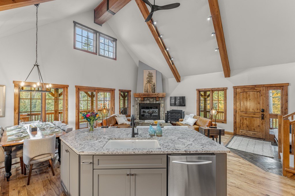 Donnelly, Idaho, 83615, United States, 4 Bedrooms Bedrooms, ,4 BathroomsBathrooms,Residential,Forsale,1996709