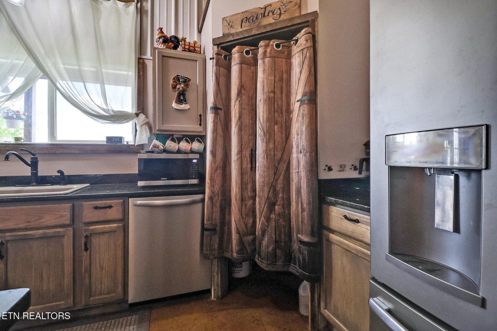 Crossville, Tennessee, 38571, United States, 3 Bedrooms Bedrooms, ,2.5 BathroomsBathrooms,Residential,Forsale,1907865