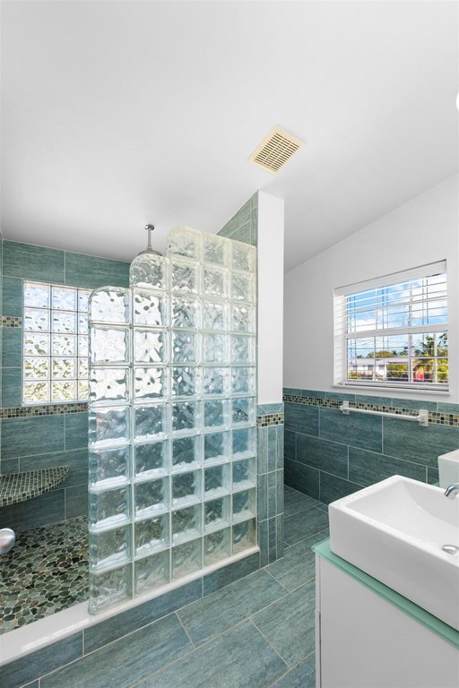 MARATHON, Florida, 33050, United States, 3 Bedrooms Bedrooms, ,2 BathroomsBathrooms,Residential,Forsale,2004343