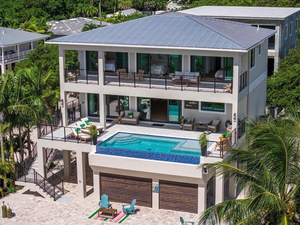 MARATHON, Florida, 33050, United States, 6 Bedrooms Bedrooms, ,6.5 BathroomsBathrooms,Residential,Forsale,2004345