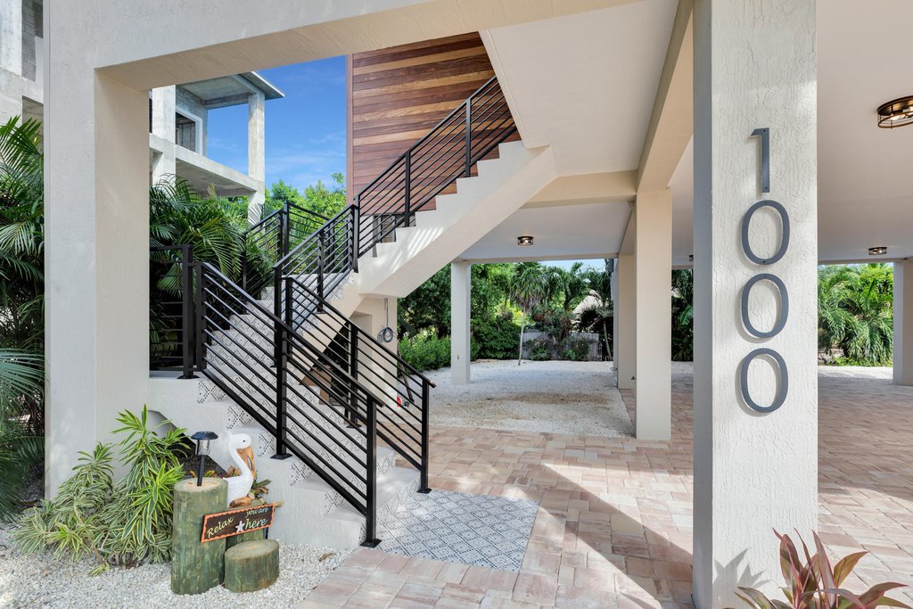 MARATHON, Florida, 33050, United States, 6 Bedrooms Bedrooms, ,6.5 BathroomsBathrooms,Residential,Forsale,2004345