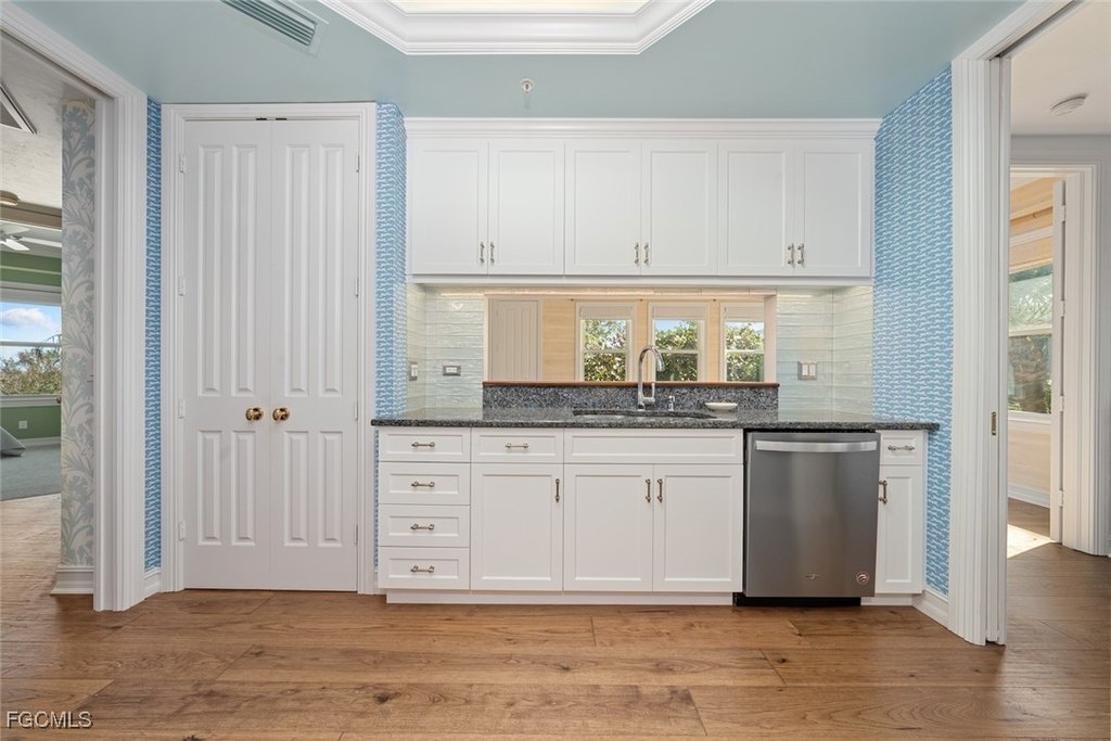 Sanibel, Florida, 33957, United States, 3 Bedrooms Bedrooms, ,2.5 BathroomsBathrooms,Residential,Forsale,1998635