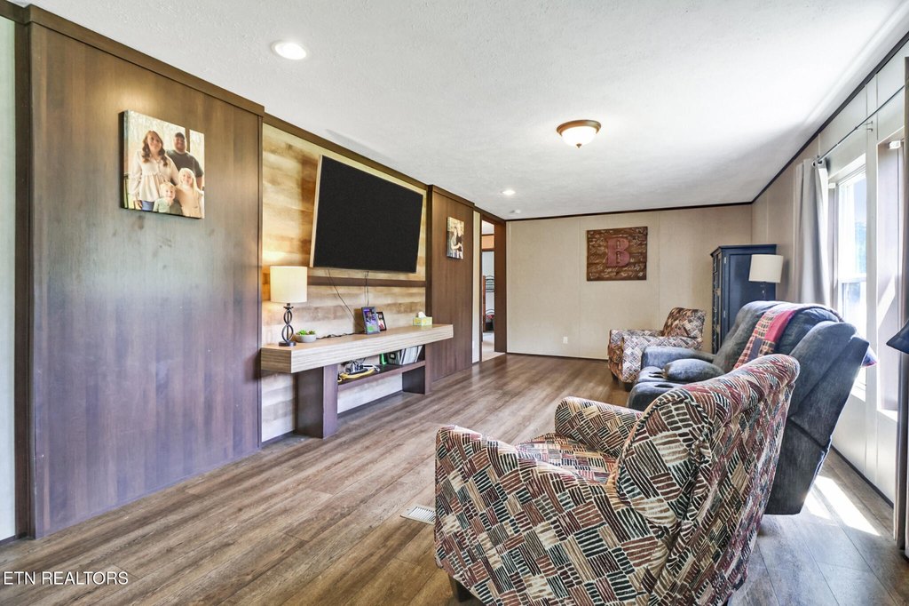 Crossville, Tennessee, 38571, United States, 4 Bedrooms Bedrooms, ,2 BathroomsBathrooms,Residential,Forsale,1996592