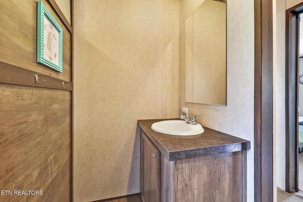 Crossville, Tennessee, 38571, United States, 4 Bedrooms Bedrooms, ,2 BathroomsBathrooms,Residential,Forsale,1996592