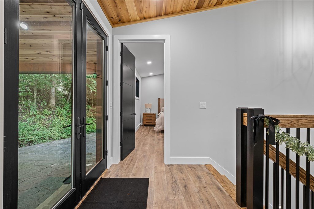 Byrdstown, Tennessee, 38549, United States, 3 Bedrooms Bedrooms, ,4 BathroomsBathrooms,Residential,Forsale,1929851