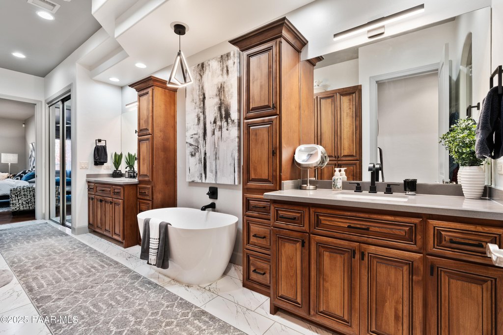 Prescott, Arizona, 86303, United States, 2 Bedrooms Bedrooms, ,2 BathroomsBathrooms,Residential,Forsale,1994053