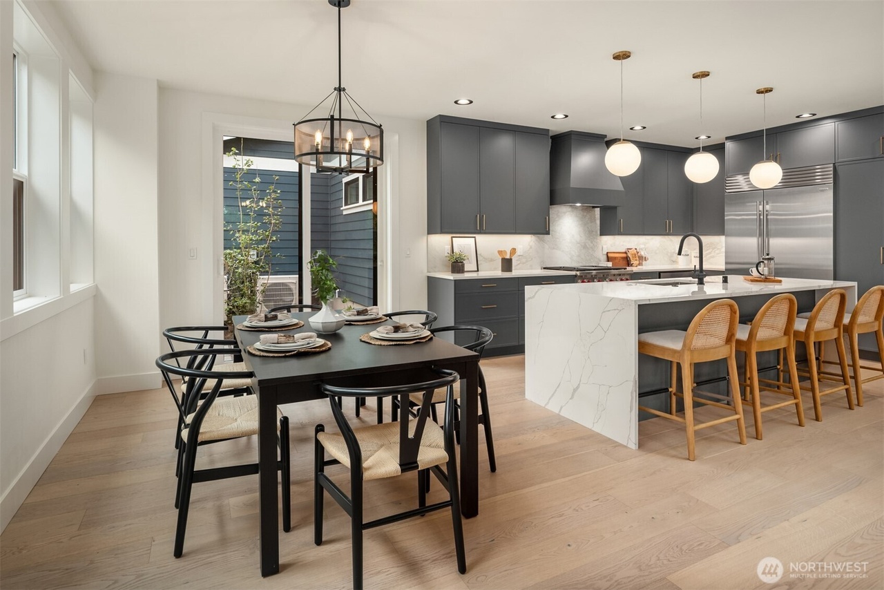 Kirkland, Washington, 98033, United States, 5 Bedrooms Bedrooms, ,4 BathroomsBathrooms,Residential,Forsale,1990717