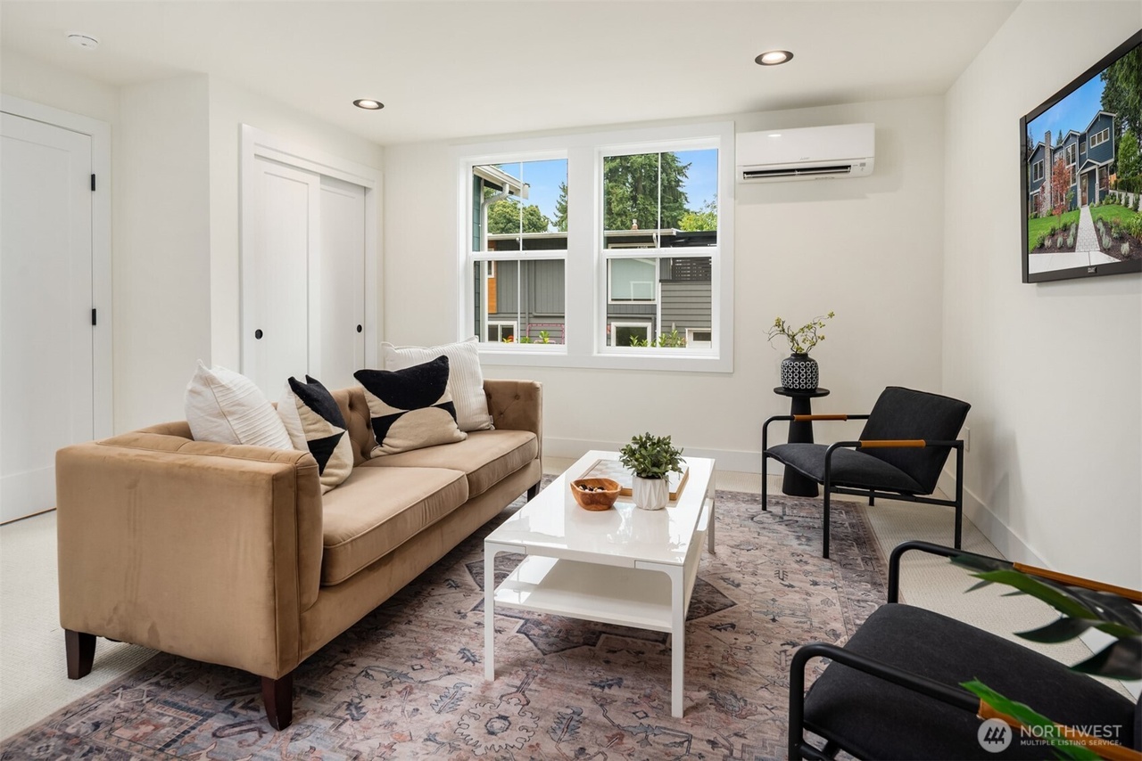 Kirkland, Washington, 98033, United States, 5 Bedrooms Bedrooms, ,4 BathroomsBathrooms,Residential,Forsale,1990717