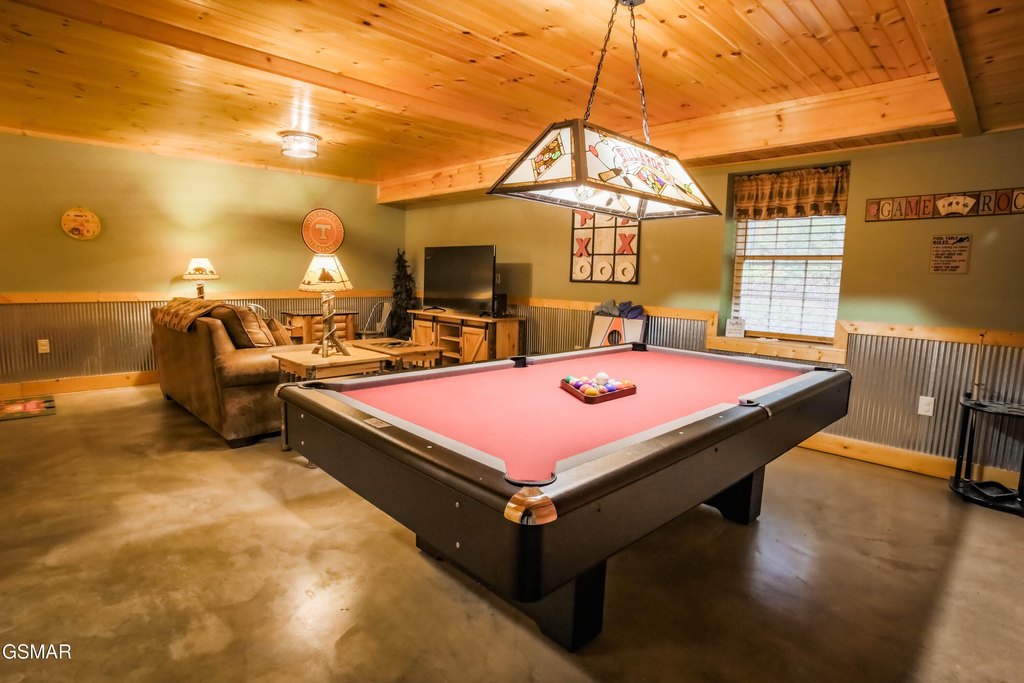 Sevierville, Tennessee, 37862, United States, 2 Bedrooms Bedrooms, ,2.5 BathroomsBathrooms,Residential,Forsale,1999461