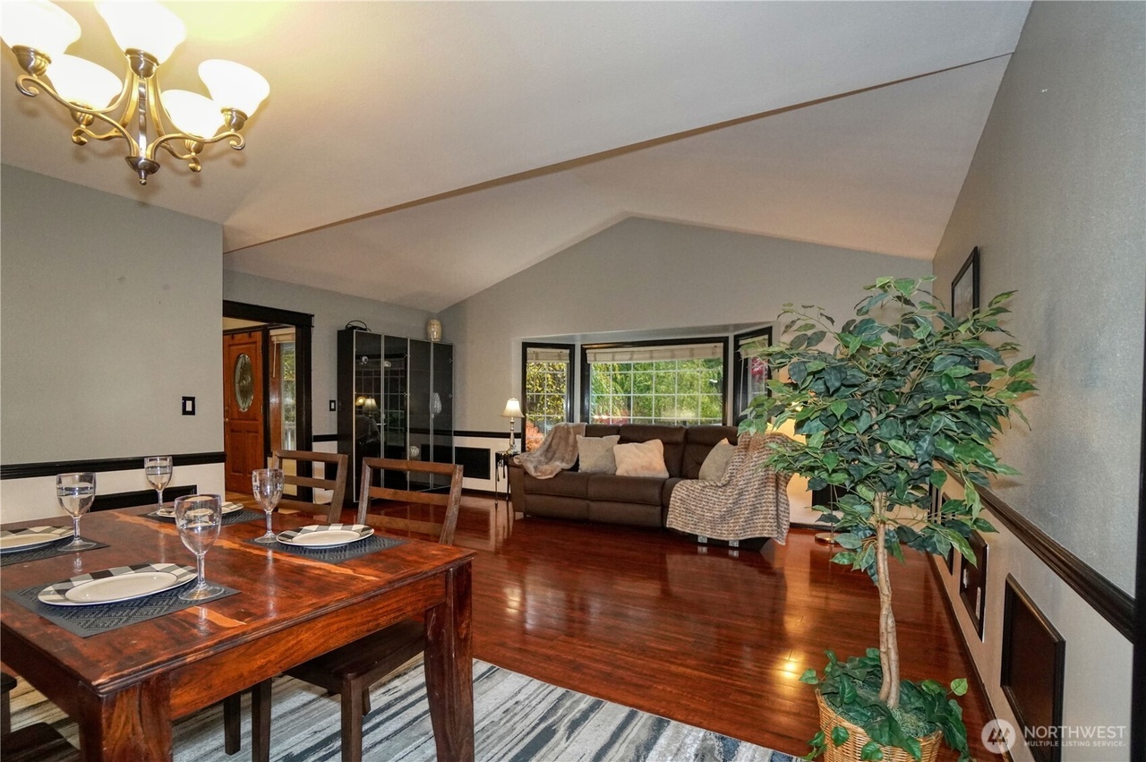 Maple Valley, Washington, 98038, United States, 4 Bedrooms Bedrooms, ,2 BathroomsBathrooms,Residential,Forsale,1990719