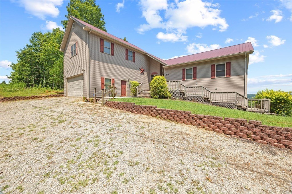 Byrdstown, Tennessee, 38549, United States, 5 Bedrooms Bedrooms, ,4 BathroomsBathrooms,Residential,Forsale,1952666