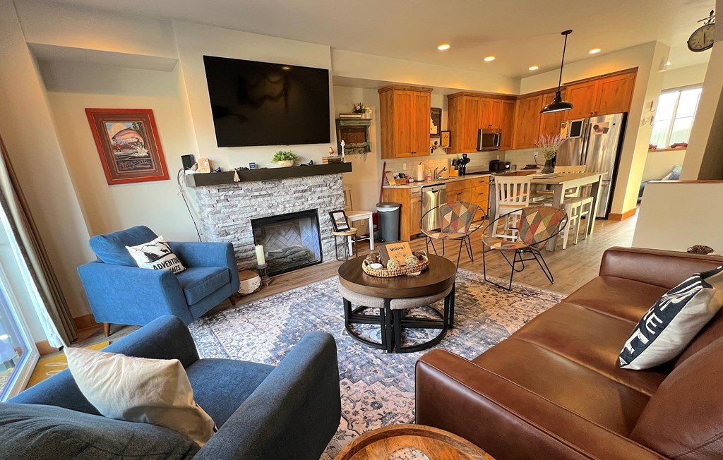 McCall, Idaho, 83638, United States, 2 Bedrooms Bedrooms, ,2.5 BathroomsBathrooms,Residential,Forsale,1996724