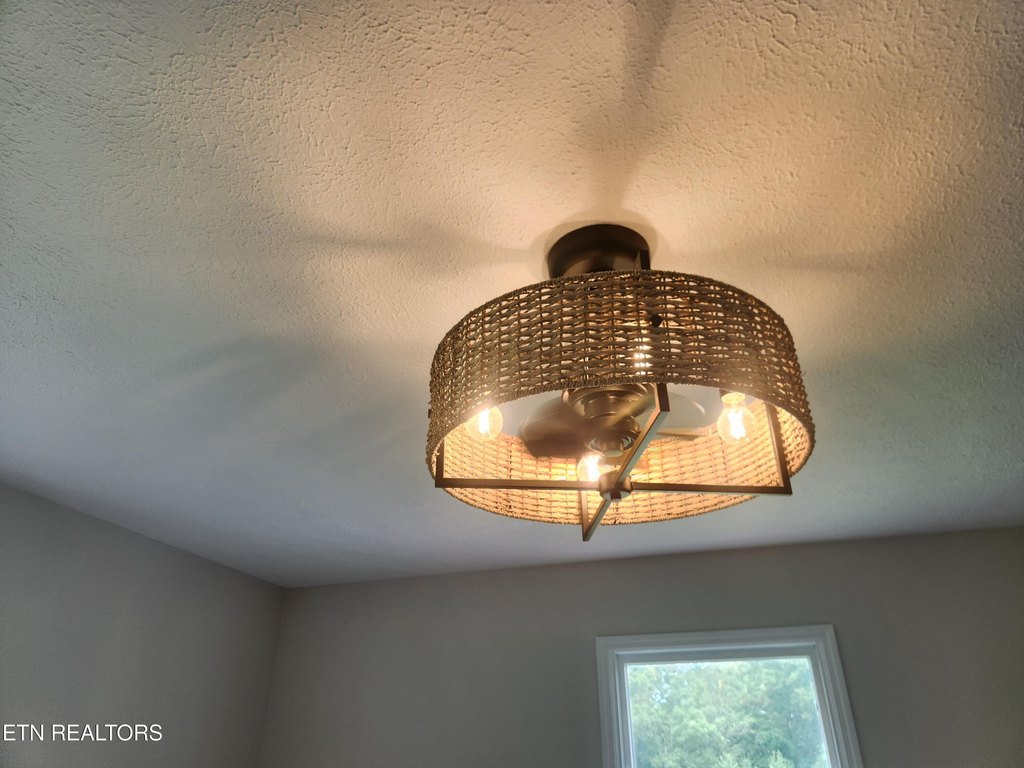 Crossville, Tennessee, 38572, United States, 3 Bedrooms Bedrooms, ,2.5 BathroomsBathrooms,Residential,Forsale,1952853