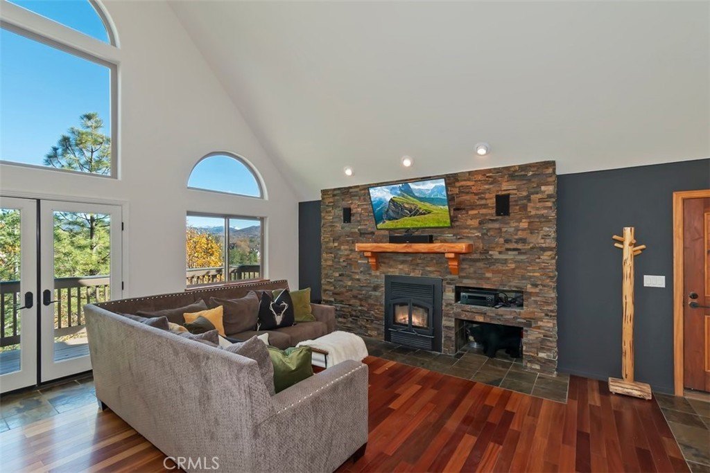 Lake Arrowhead, California, 92352, United States, 4 Bedrooms Bedrooms, ,3 BathroomsBathrooms,Residential,Forsale,2000288