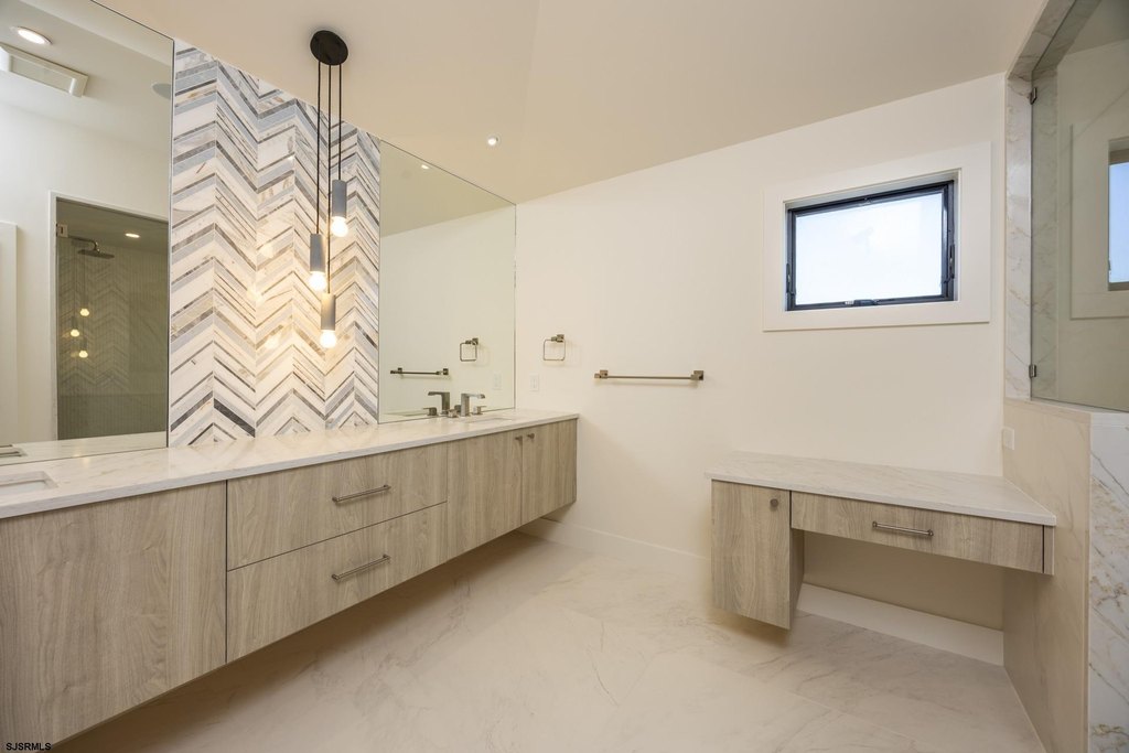 Ventnor, New Jersey, 08406, United States, 6 Bedrooms Bedrooms, ,6 BathroomsBathrooms,Residential,Forsale,2004612