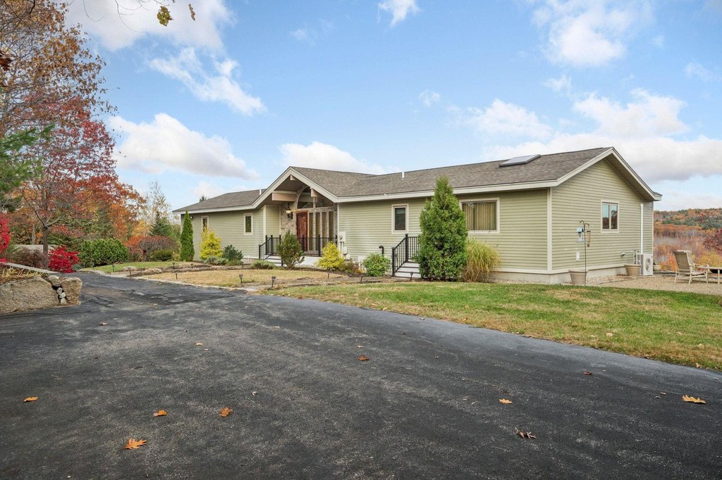 Alton, New Hampshire, 03810, United States, 3 Bedrooms Bedrooms, ,3.5 BathroomsBathrooms,Residential,Forsale,2004704